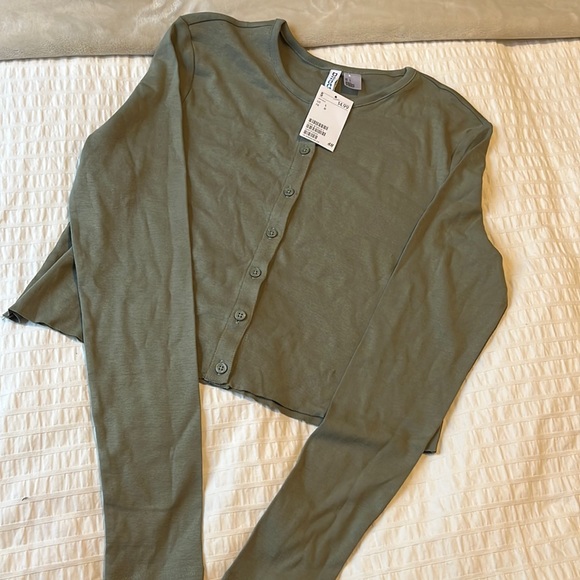 H&M Button Front Cardigan - Picture 2 of 3